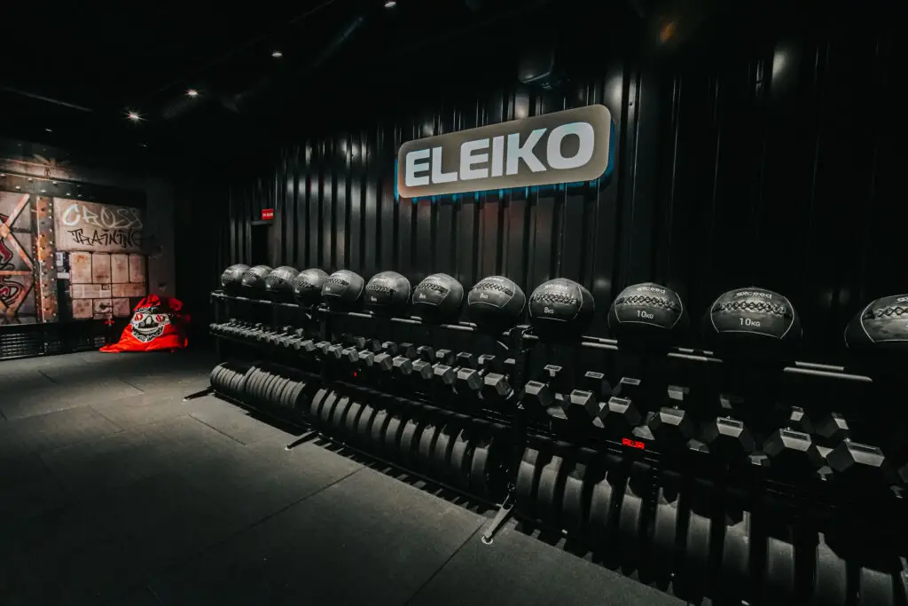 Zona Eleiko. Diferencia entre entrenar en un gimnasio o en casa.