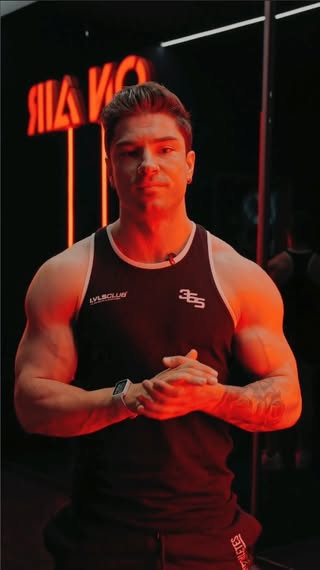 Hoy celebramos el Día Mundial del Fisicoculturismo 💪
Un homenaje a Charles Atlas, uno de los grandes pioneros de este deporte.
Y para celebrarlo, te traemos los 2 errores más comunes al posar 

¡Evítalos y lleva tus poses al siguiente nivel!
👇 Cuéntanos en comentarios si quieres que subamos más vídeos sobre culturismo.

#deporte #valencia #valenciaentendencia #valenciafitness #gym #gimnasiovalencia #OnAirFitnessNuevoCentro #OnAirFitnessLesArts #OnAirFitnessRuzafa