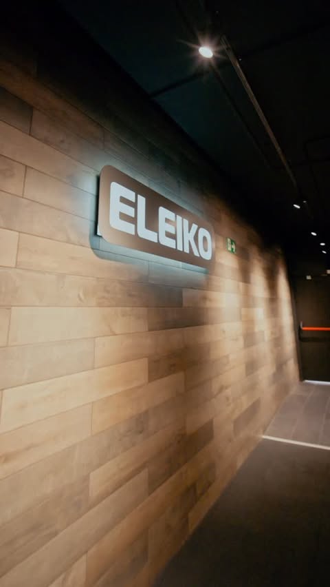 Solo los que buscan lo mejor entrenan con lo mejor ⚡ 
La zona Eleiko de ON AIR Fitness Madrid Delicias está equipada con el material de @eleikospain , referente mundial en halterofilia y powerlifting 🏋️‍♂️
Barras, discos y plataformas de competición para que cada sesión cuente
El peso no miente. Ni tú tampoco 🔥