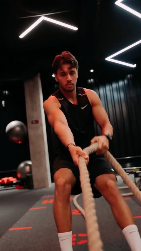 VUELTA A(L COLE) ON AIR 🔥
Septiembre trae de vuelta los madrugones, los atascos, la uni, la oficina… pero también las ganas de volver a darlo todo. 💪🏼
¿Y tú, qué reto te has marcado para esta vuelta?
Inscripción gratuita + 8 semanas a 0 €
La vuelta empieza en ON AIR. ¿Te apuntas? 🔥